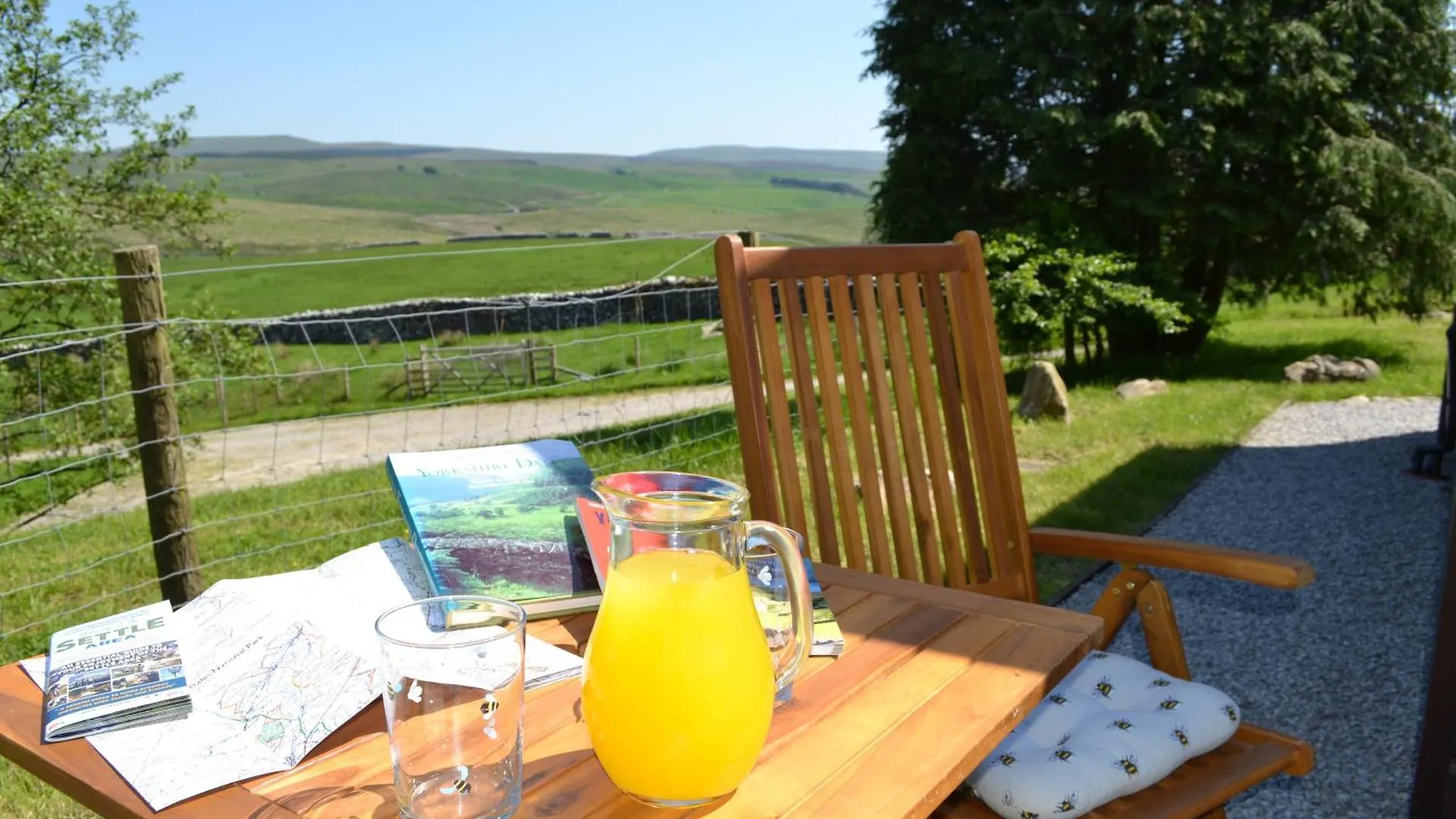 The Hive Lodge Cabin At Ashes Farm, Near Settle
